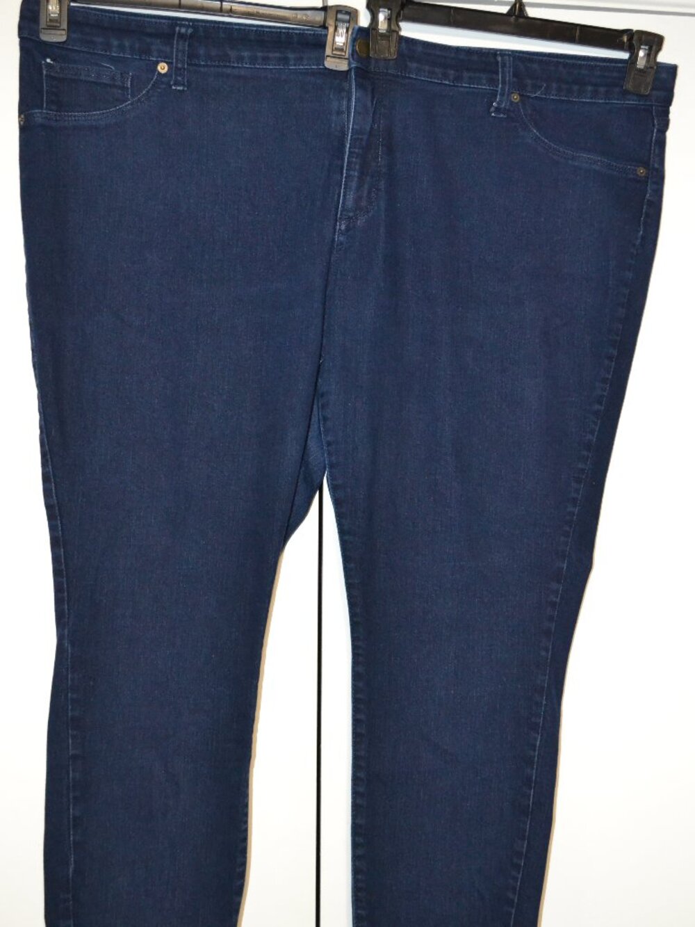 Universal Thread Dark Wash Skinny Jeans Women’s Size 24W Stretch Denim